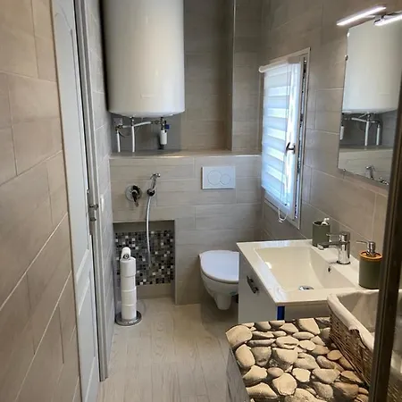 2 Pieces En Rdjardin Avec 2 Grands Terrasses Daire Antibes