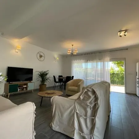 2 Pieces En Rdjardin Avec 2 Grands Terrasses Daire *