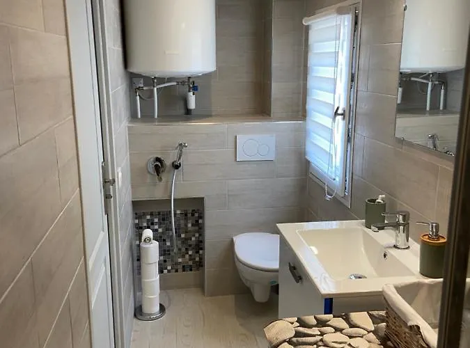 2 Pieces En Rdjardin Avec 2 Grands Terrasses Daire Antibes